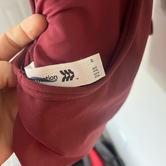 Target Crop Workout Top Burgundy - Picture 2 of 2